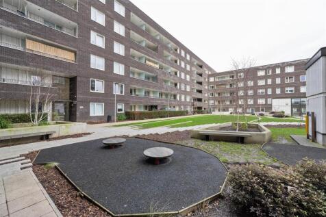 Beck Square, E10