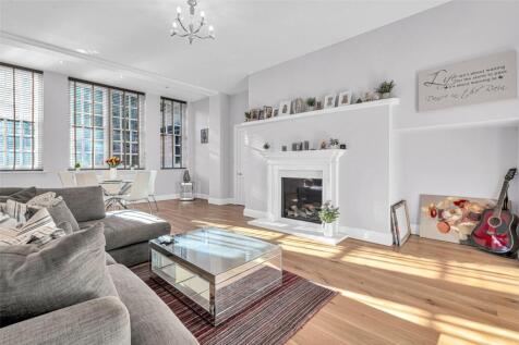 Sitting/Dining Room