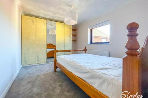 8 The Courtyard mast