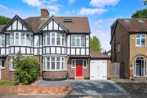 ALEXANDRA DRIVE photo 18.jpg