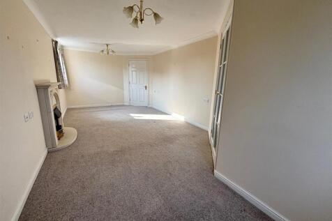 27 oaktree ct living a.jpg