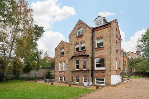 Victorian conversion apartment located on Richmond Hill available through Cantell and Co