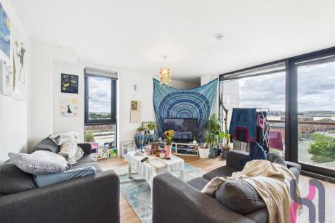 Modern 3 bed flat to let. AVAILABLE for both students and working professionals. BOOK NOW ! A short walk from university campuses and city centre.