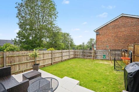 20_Rear_Garden_Patio