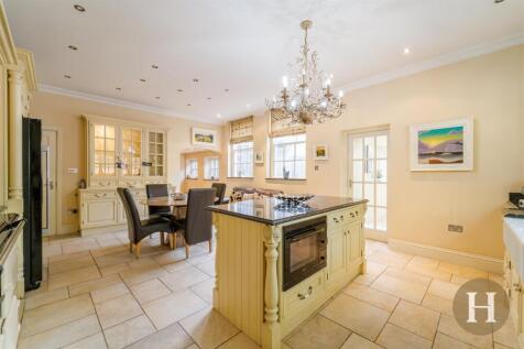 4 bed, 4 bath Detached in Birmingham - Photo 14