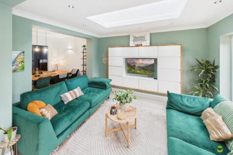 CAM02615G0-PR0125-STILL014