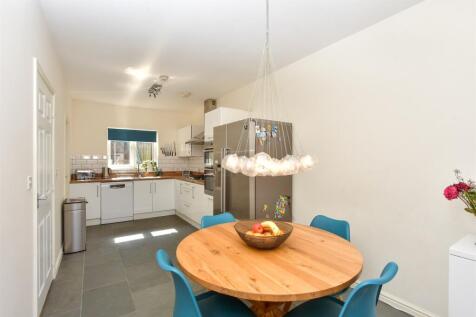 Kitchen/ Breakfast Room