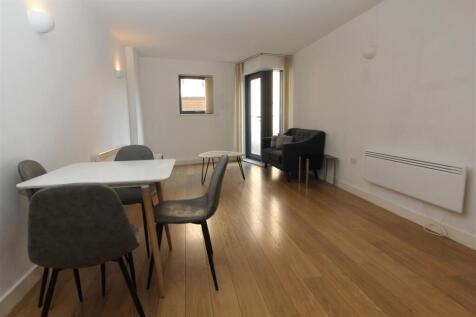 One bedroom apartment available at Waterloo Court. The furnished accommodation comprises: Entrance Hallway, Open plan Living Room with fitted Kitchen, Double Bedroom and House Bathroom. Conveniently l