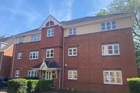Stunning two double bedroom, two bathroom apartment located in this peaceful location and yet within easy reach of Colliers Wood (northern line) station along with many shopping facilities and eaterie