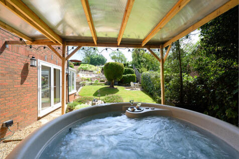 How Caple Avenue-...