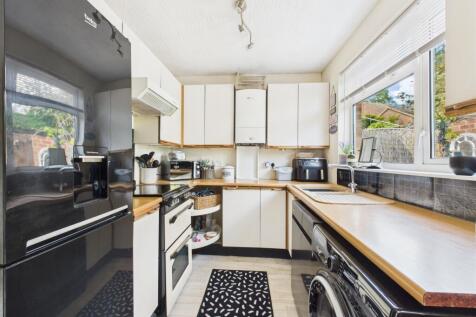 13. CAM04922G0-PR0020-STILL007