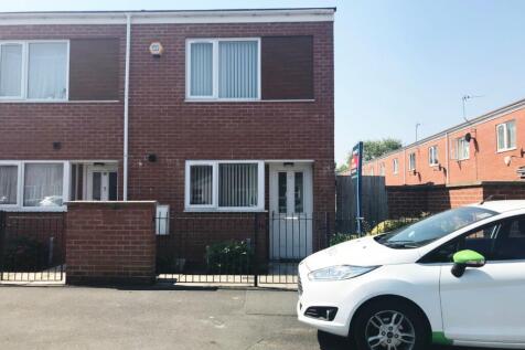 *STUDENT PROPERTY *2026-2027 Academic Year *TWO DOUBLE BEDROOM END-TERRACE HOUSE *ALL INC. BILLS PACKAGE AVAILABLE *NO DEPOSIT OPTION AVAILABLE* Grove Village is an excellent location as it is over ha