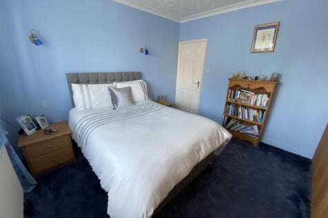 Bedroom no.1 front double: