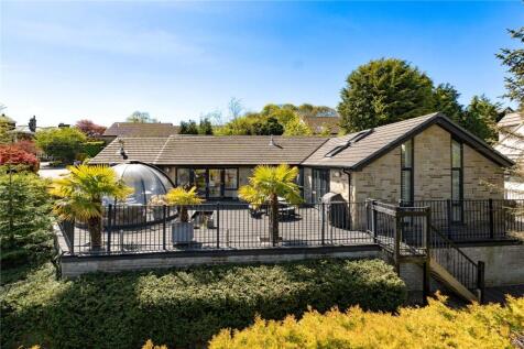 DETACHED BUNGALOW with the WOW FACTOR!