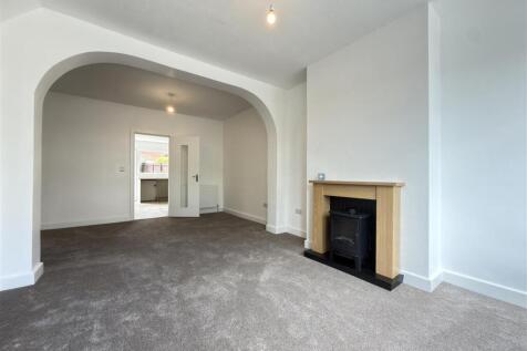 LOUNGE & DINING ROOM