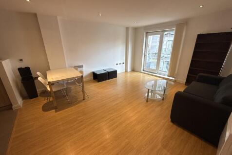 South Manchester homes are pleased to offer for rent this will well-presented and modern apartment located in the sought-after XQ7 development on Taylorson Street South, Salford. Ideally positioned wi
