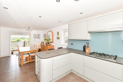 Kitchen/ Dining Room