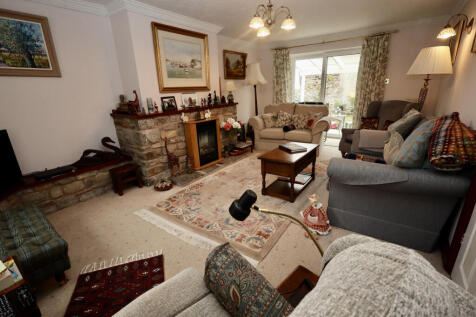 Double aspect sitting room