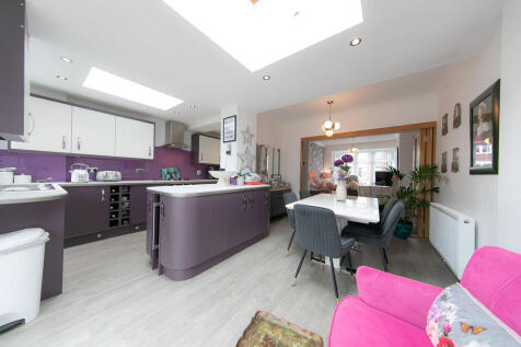 Kitchen & dining room