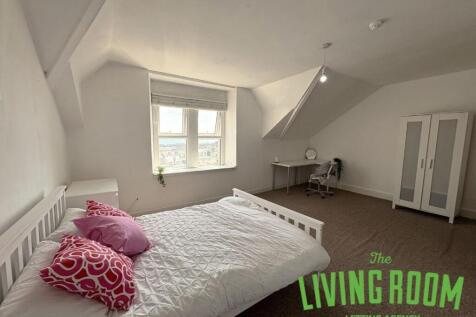 6 Bedroom House in SA1 6JJ