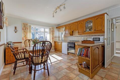 Kitchen/ Dining Room