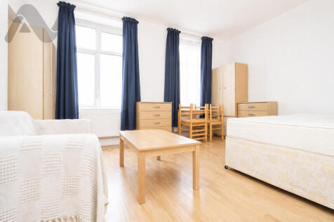 A spacious & fully self contained Studio PLUS Flat to rent, featuring an ensuite shower room, a separated fully fitted kitchen and inclusive of electricity bills only. Available late Sept 2026, only w