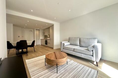 Manchester New Square is an exciting residential development located in the beating heart of the city centre. The very best that Manchester has to offer is right on your doorstep, from fine and eclect