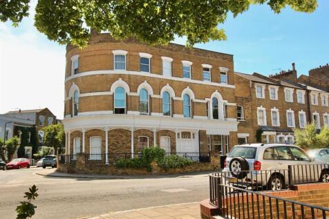 Three Bedroom Flat | Ground Floor | Shared Garden | 919 sq. ft | Available 7th August | Part-Furnished