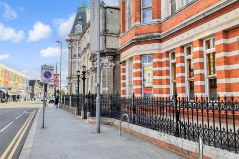 Leyton High Road