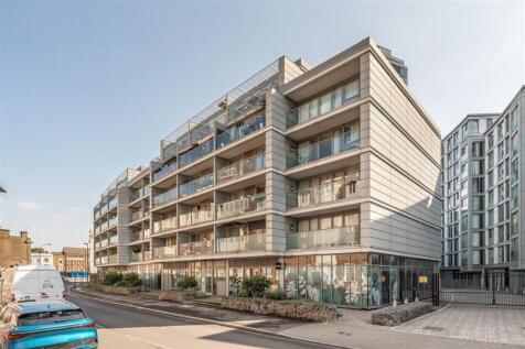 Modern one bedroom apartment with full width balcony. Large bedroom with fitted wardrobe, modern kitchen and bathroom. The building benefits from lift access, and video entry system.