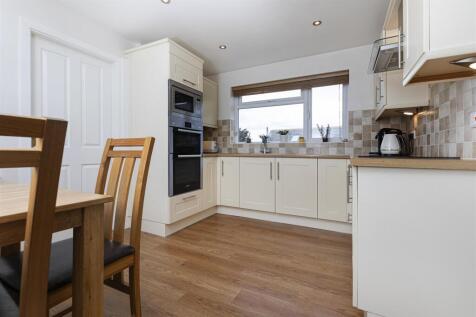 Bramleys Estate Agents - Towngate - Kirkburton (2)