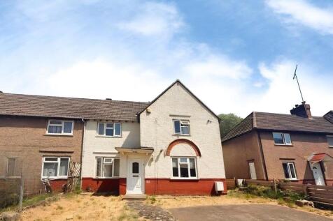 Your Move are delighted to present this excellent six bedroom student house, ideally located in the highly popular Bevendean area of Brighton, perfectly positioned for students attending both the Univ