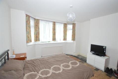 36 Derwent Road bed 1 (2).JPG