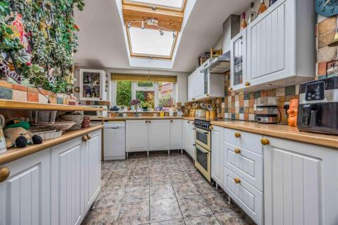 59 Woodfield Avenue, Drayton-Small-PorticoMarketin