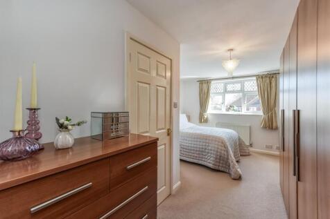 57 Queens Road-bed1b.jpg