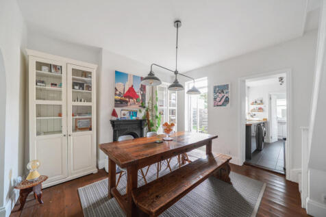 1371611-11-690b69...