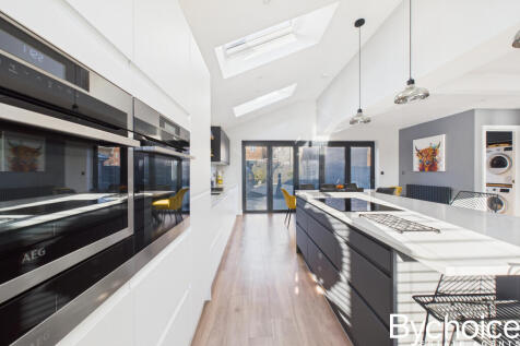 CAM05454G0-PR0096-STILL020