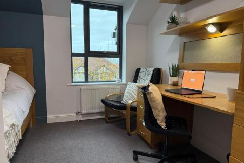 Longdales Lodge Bed 6.jpeg