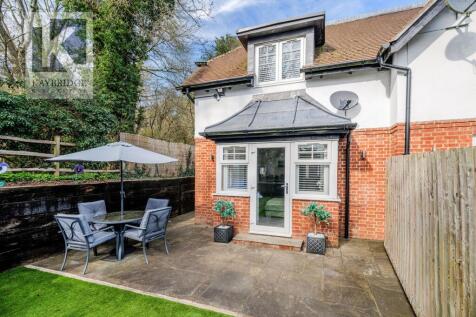 Horseshoe Terrace Brighton Road, Kingswood - KT20 6QZ