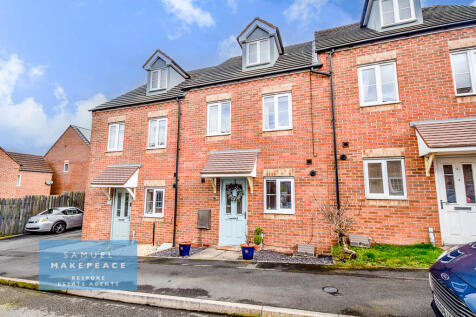 Three Bedroom Town House with Allocated Driveway