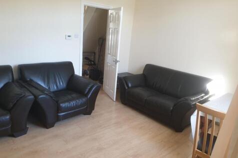 Living room 2 - 5 King.jpeg