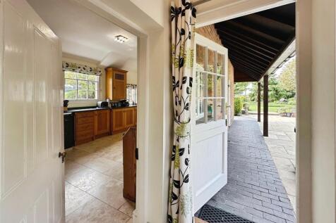 d4e59b36--4F3B-83E2-D5632D817C25-66306-00001570F27