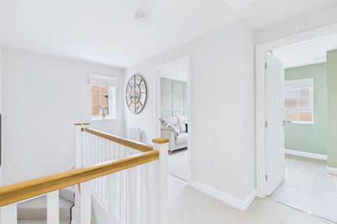 CAM03162G0-PR0107-STILL021