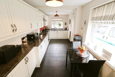 KITCHEN/BREAKFAST ROOM