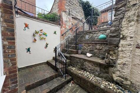 Lower courtyard new.jpg