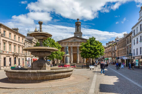 Local area Elgin city centre with fountain and city hall