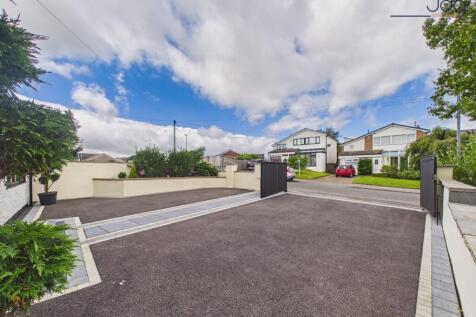 Large Gated Driveway