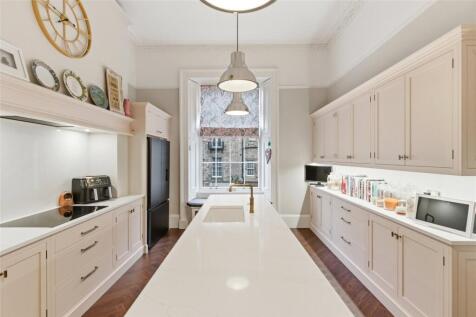 6 bed, 6 bath House in Edinburgh - Photo 2