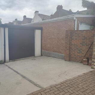 Garage 1.jpg