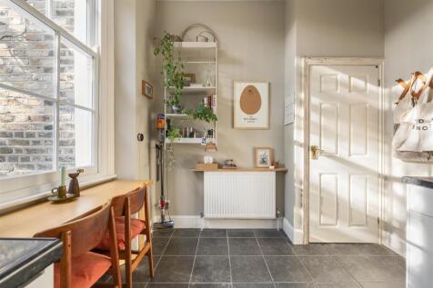 1 bed, 1 bath Flat in london - Photo 3